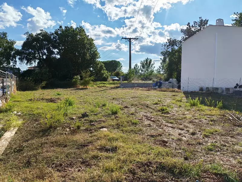 Terrain à bâtir, 442 m² - Le Cannet-des-Maures (83340)