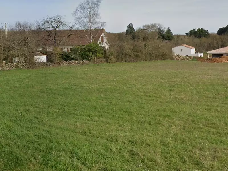 Terrain à bâtir, 1 500 m² - Scorbé-Clairvaux (86140)