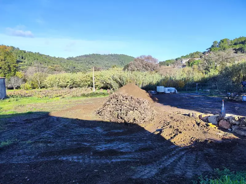 Terrain à bâtir, 643 m² - Pierrefeu-du-Var (83390)
