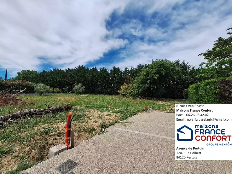 Terrain à bâtir, 789 m² - Pierrevert (04860)