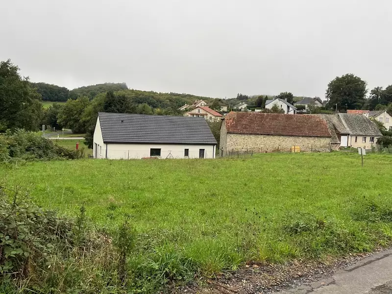 Terrain à bâtir, 773 m² - Lafeuillade-en-Vézie (15130)