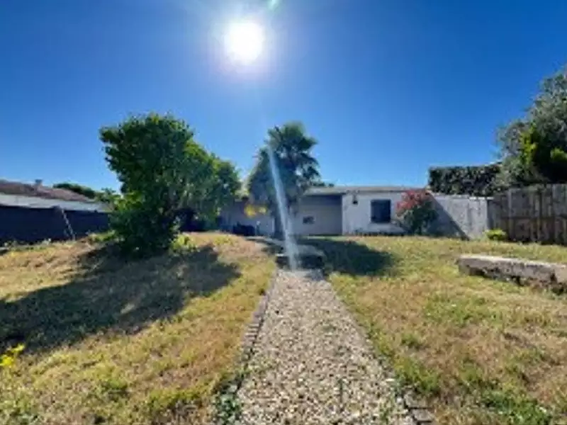 Terrain à bâtir, 240 m² - Bourgneuf (17220)