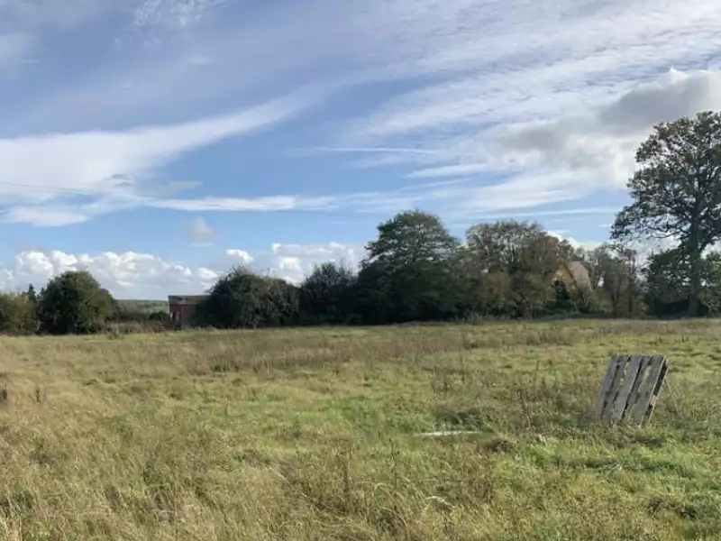 Terrain à bâtir, 1 692 m² - Conches-en-Ouche (27190)