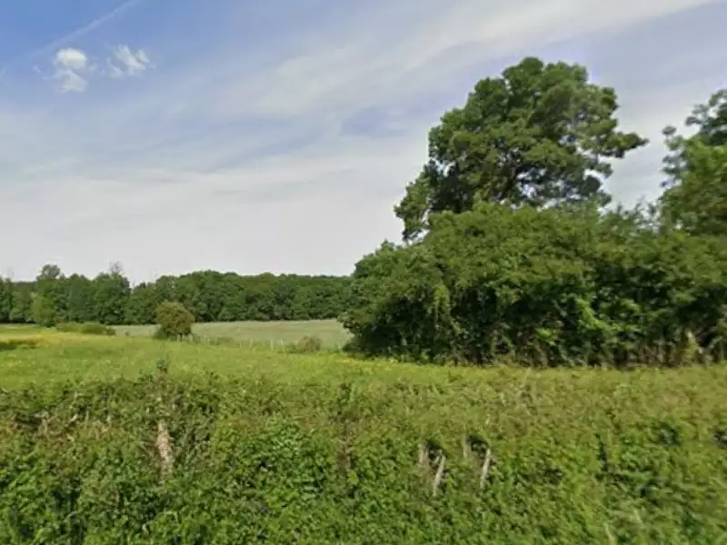 Terrain à bâtir, 379 m² - Pernay (37230)