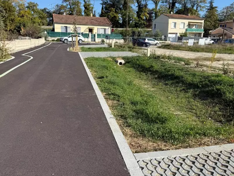 Terrain à bâtir, 763 m² - Valréas (84600)