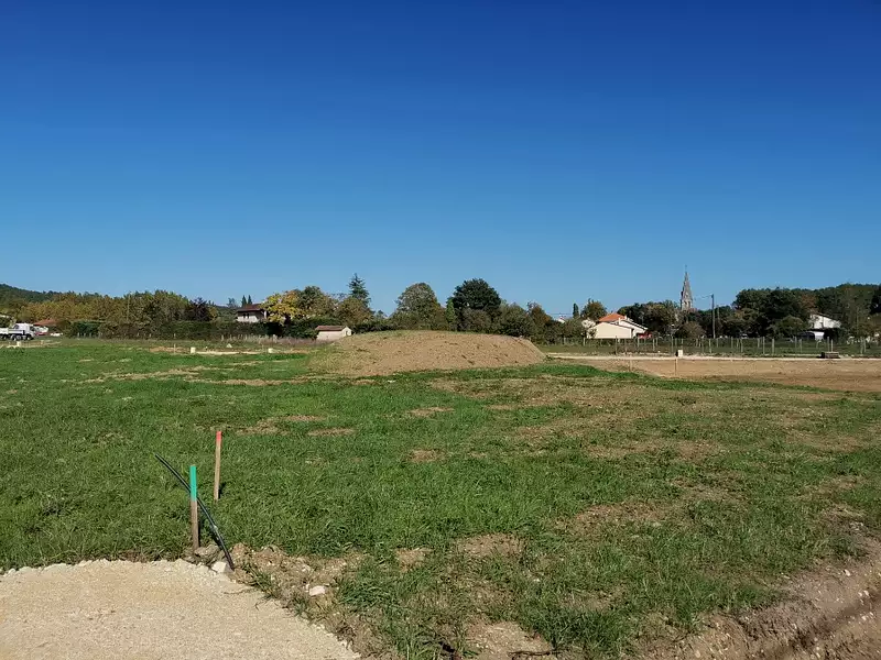 Terrain à bâtir, 800 m² - Sarliac-sur-l'Isle (24420)