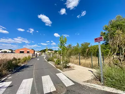 Terrain à bâtir, 700 m²