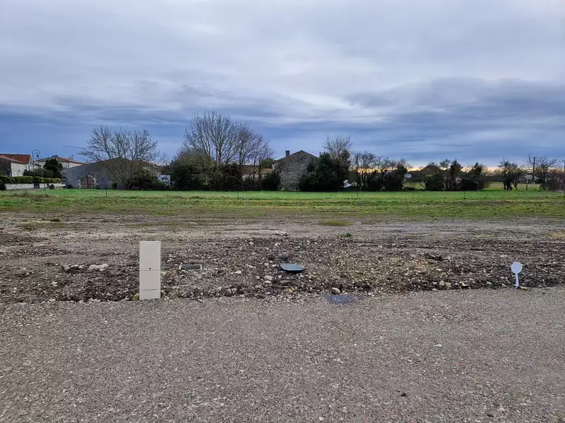 Terrain à bâtir, 489 m² - Montils (17800)
