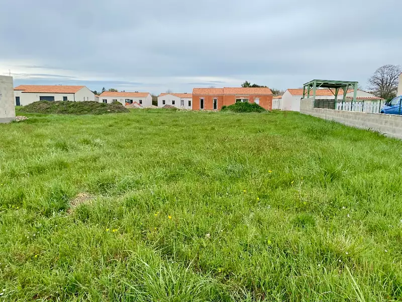 Terrain à bâtir, 664 m² - Corme-Ecluse (17600)