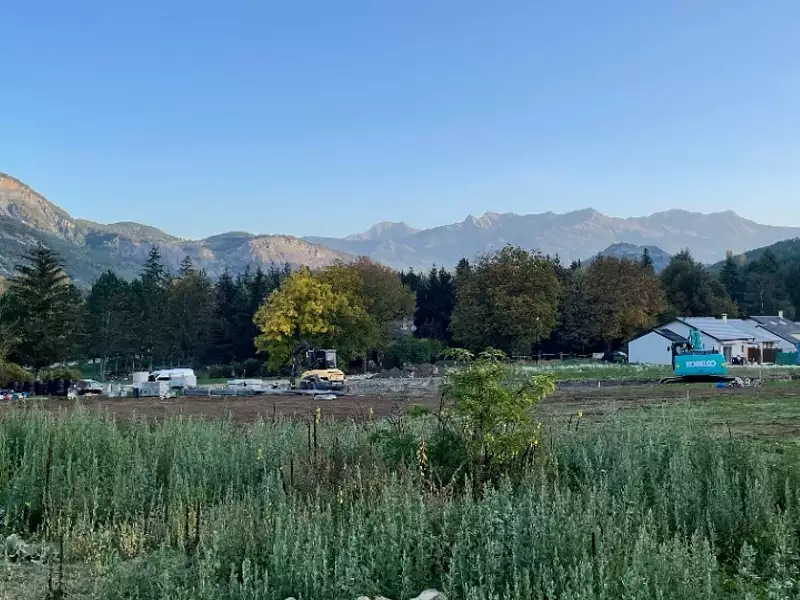 Terrain à bâtir, 760 m² - Saint-Etienne-le-Laus (05130)