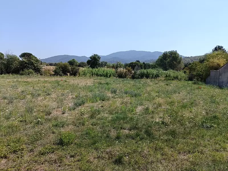 Terrain à bâtir, 823 m² - Pignans (83790)