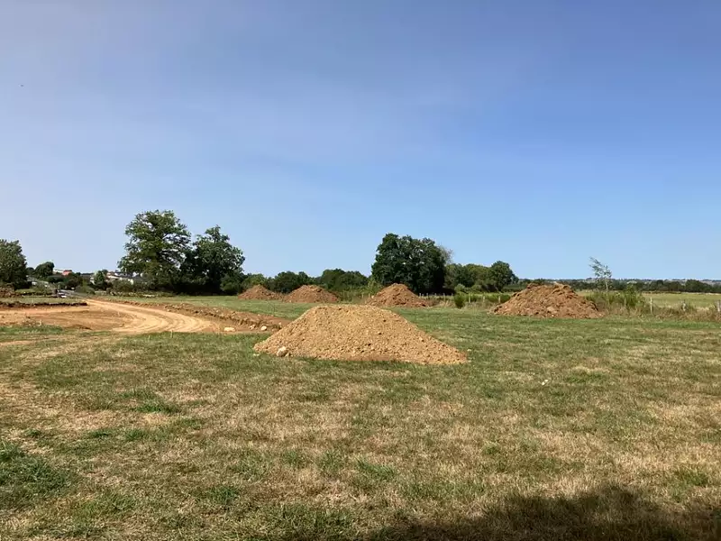 Terrain à bâtir, 829 m² - Arpajon-sur-Cère (15130)