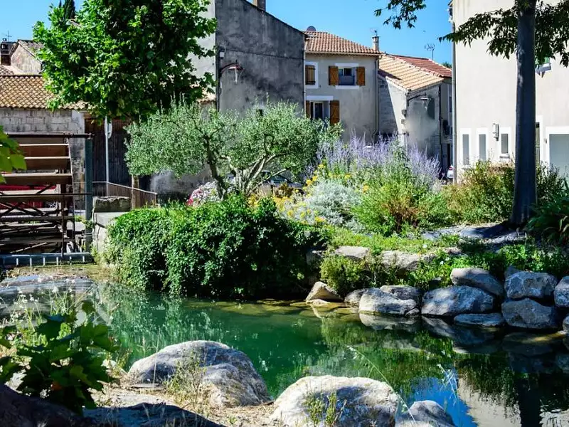 Terrain à bâtir, 671 m² - Maillane (13910)