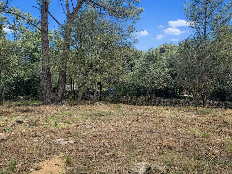 Terrain à bâtir, 933 m² - Garéoult (83136)