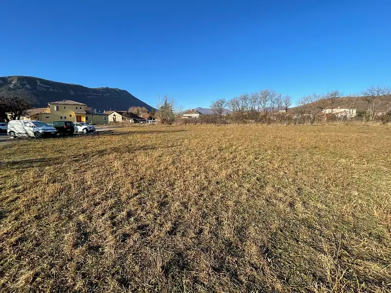 Terrain à bâtir, 408 m² - Laragne-Montéglin (05300)