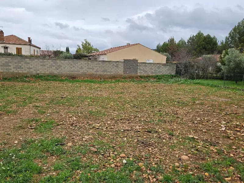 Terrain à bâtir, 638 m² - Lauris (84360)