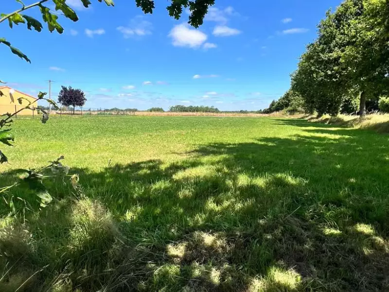 Terrain à bâtir, 975 m² - Les Brouzils (85260)