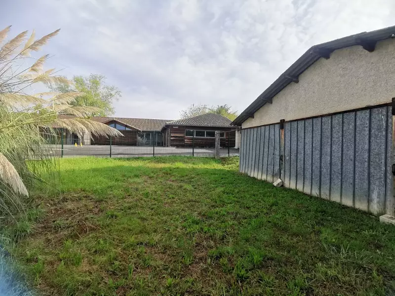 Terrain à bâtir, 390 m² - Saint-Pierre-d'Aurillac (33490)