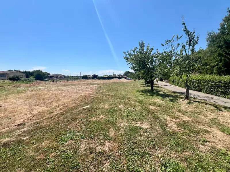Terrain à bâtir, 713 m² - Sandrans (01400)