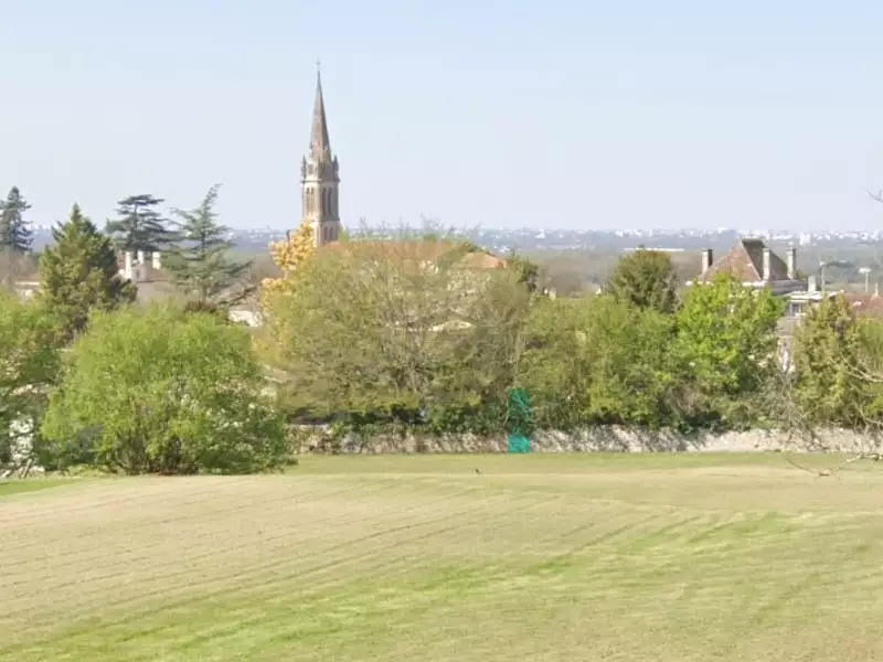 Terrain à bâtir, 1 300 m² - Quinsac (33360)