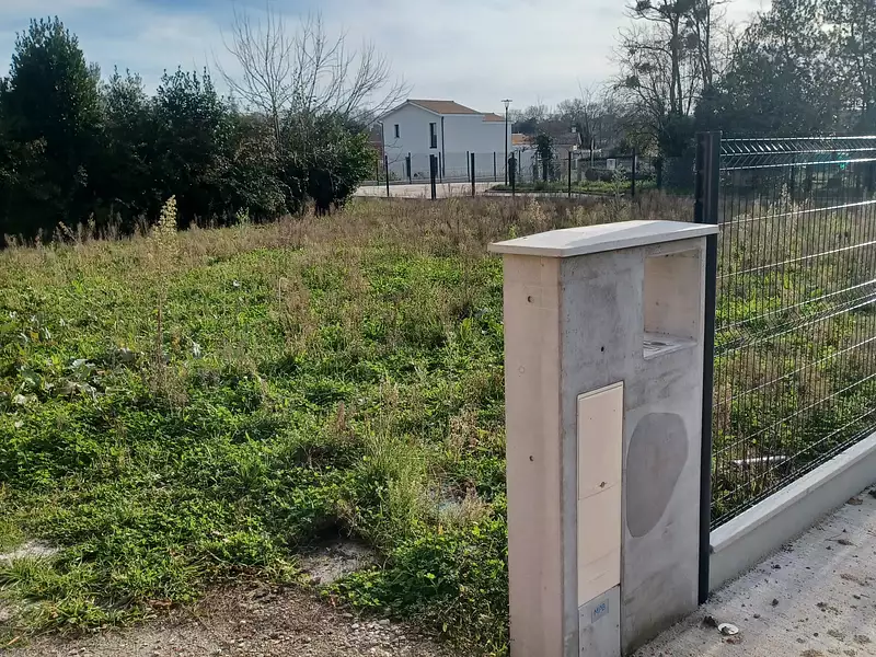 Terrain à bâtir, 365 m² - La Sauve (33670)