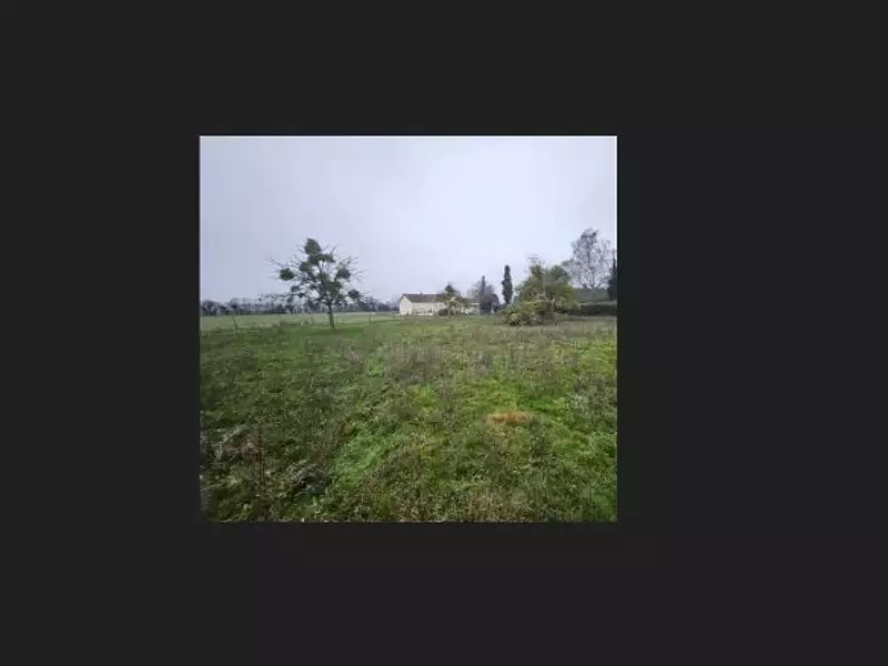 Terrain à bâtir, 1 800 m² - Treis-Sants-en-Ouche (27300)