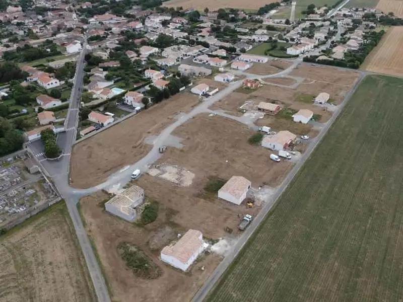 Terrain à bâtir, 585 m² - Forges (17290)