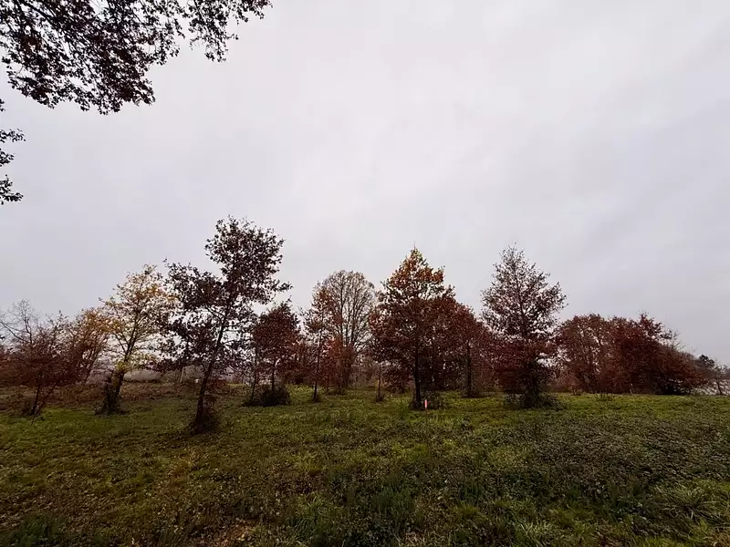 Terrain à bâtir, 2 200 m² - Eyraud-Crempse-Maurens (24130)