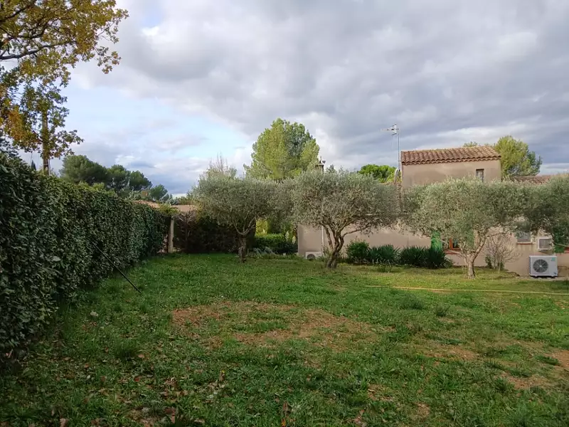 Terrain à bâtir, 740 m² - Cadenet (84160)