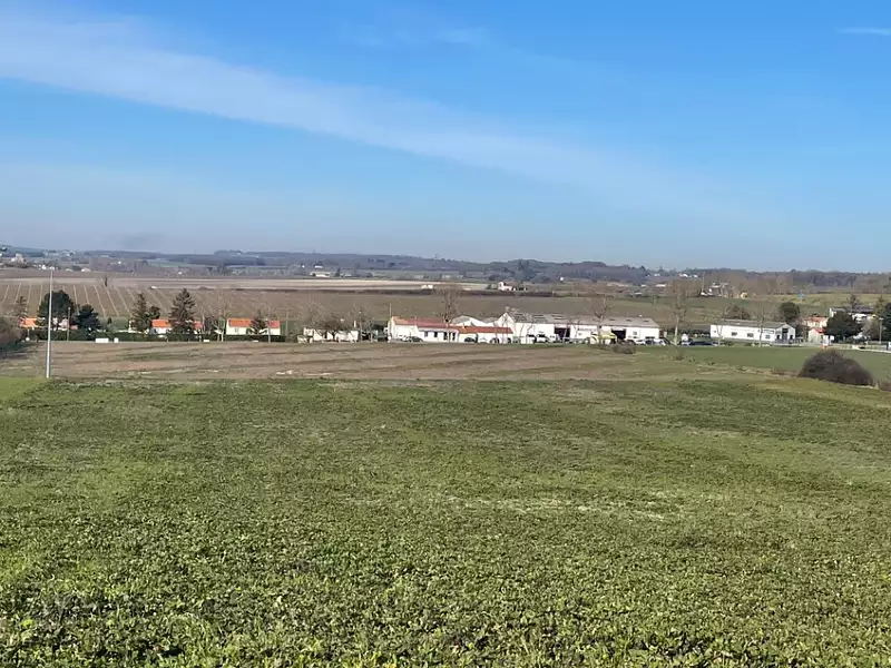 Terrain à bâtir, 606 m² - Mirambeau (17150)