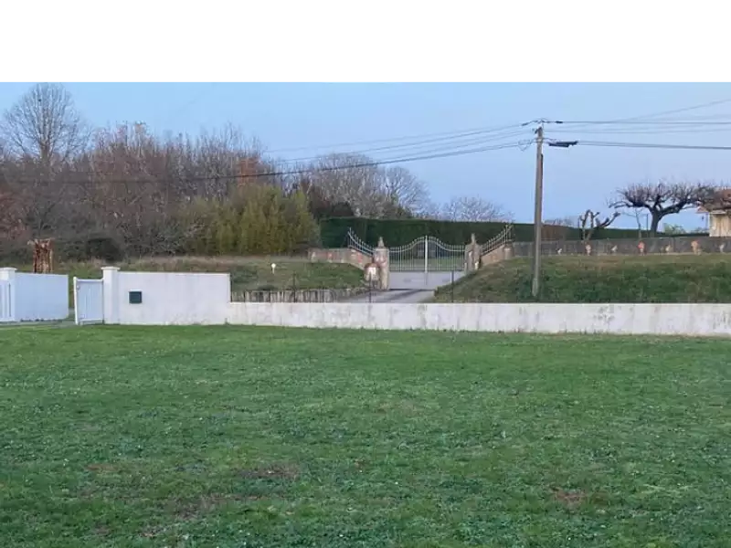 Terrain à bâtir, 360 m² - La Sauve (33670)