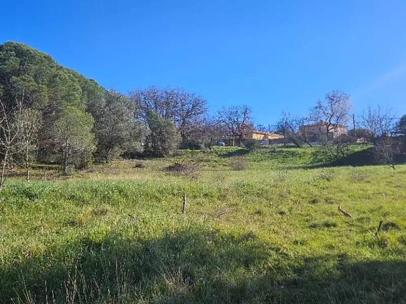 Terrain à bâtir, 887 m² - Roquebrune-sur-Argens (83520)