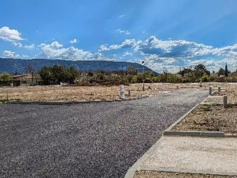Terrain à bâtir, 304 m² - Cabrières-d'Avignon (84220)