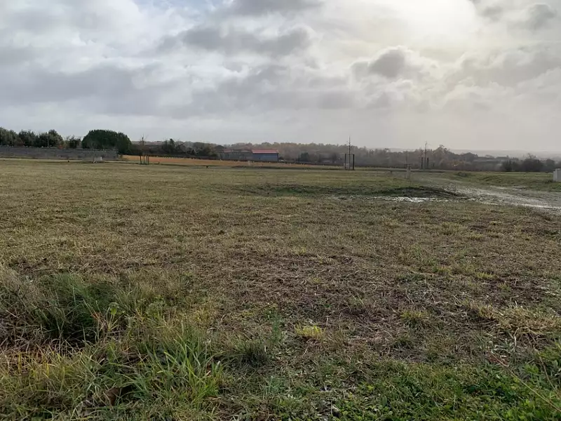 Terrain à bâtir, 560 m² - Plassay (17250)