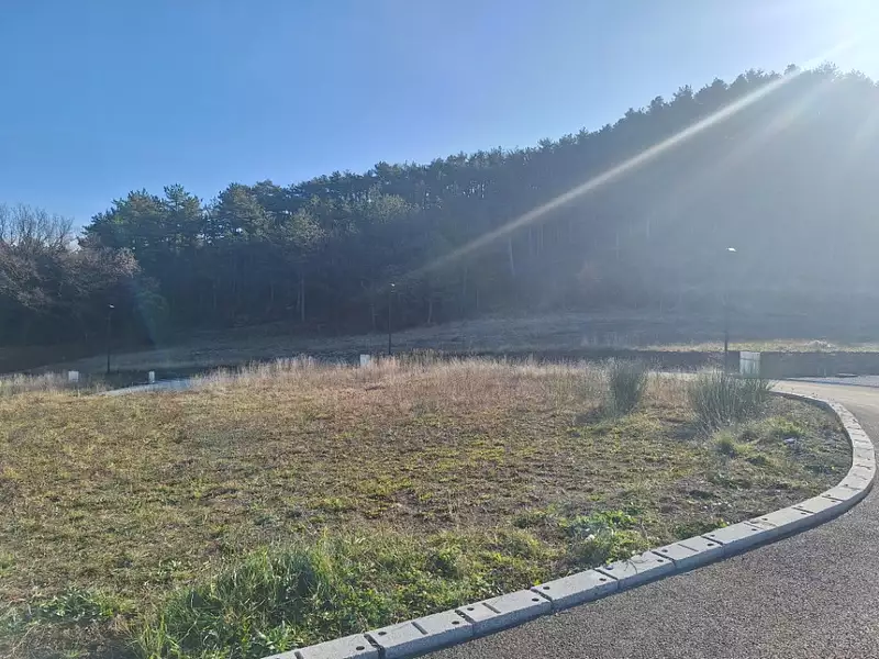 Terrain à bâtir, 677 m² - Aubignosc (04200)