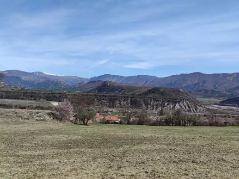 Terrain à bâtir, 705 m² - Aubignosc (04200)