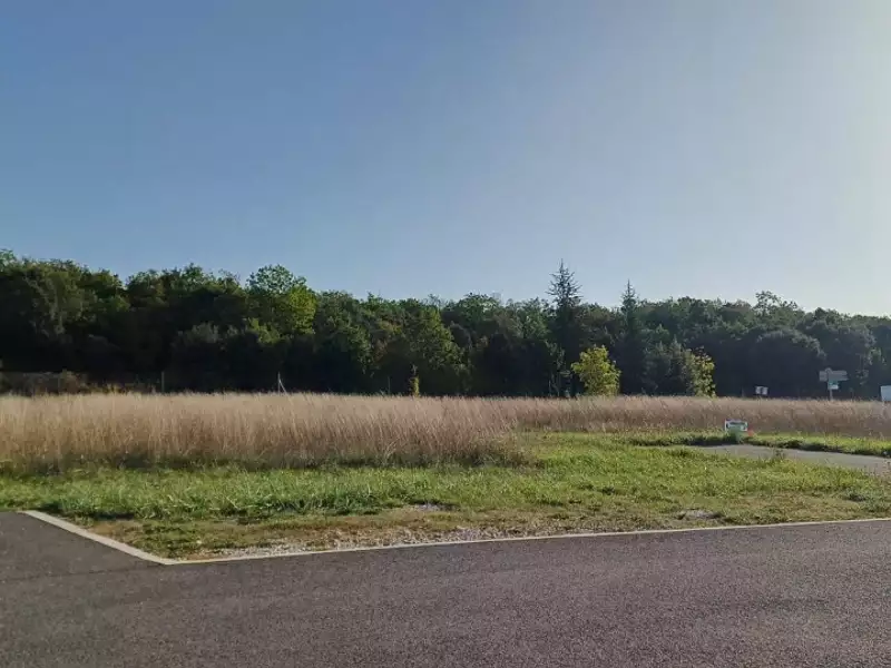 Terrain à bâtir, 659 m² - Marsac (16570)