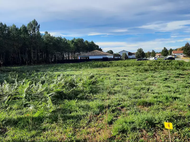 Terrain à bâtir, 610 m² - Azur (40140)