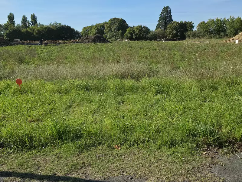 Terrain à bâtir, 857 m² - Manthelan (37240)