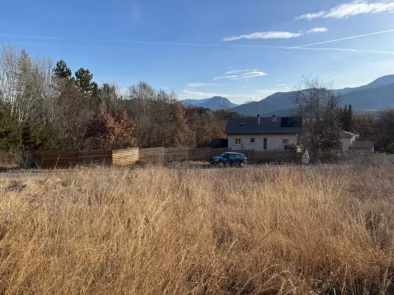 Terrain à bâtir, 360 m² - Tallard (05130)