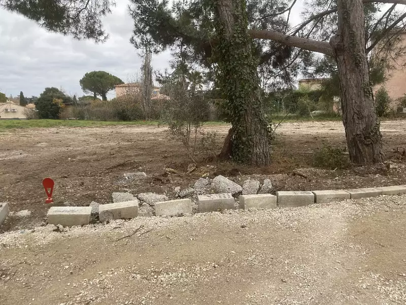 Terrain à bâtir, 856 m² - Pélissanne (13330)