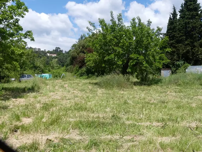Terrain à bâtir, 1 200 m² - Aubenas (07200)