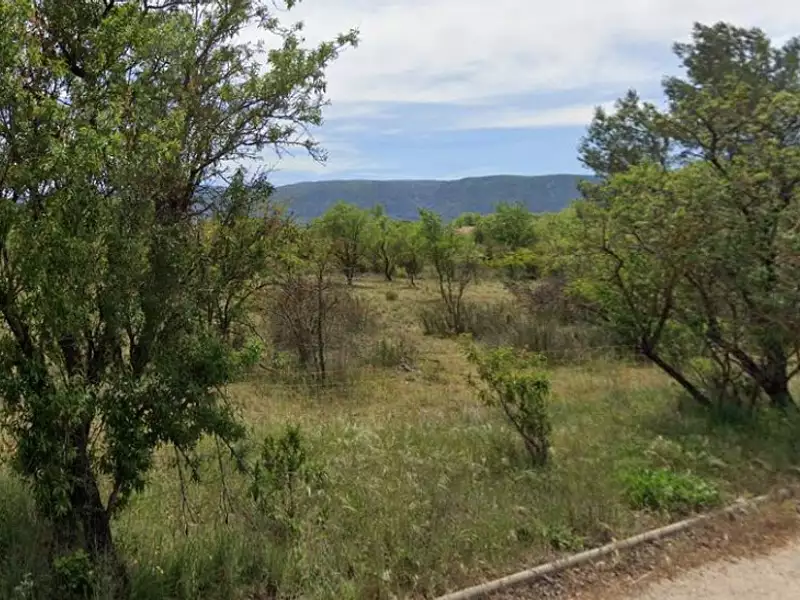 Terrain à bâtir, 304 m² - Cabrières-d'Avignon (84220)