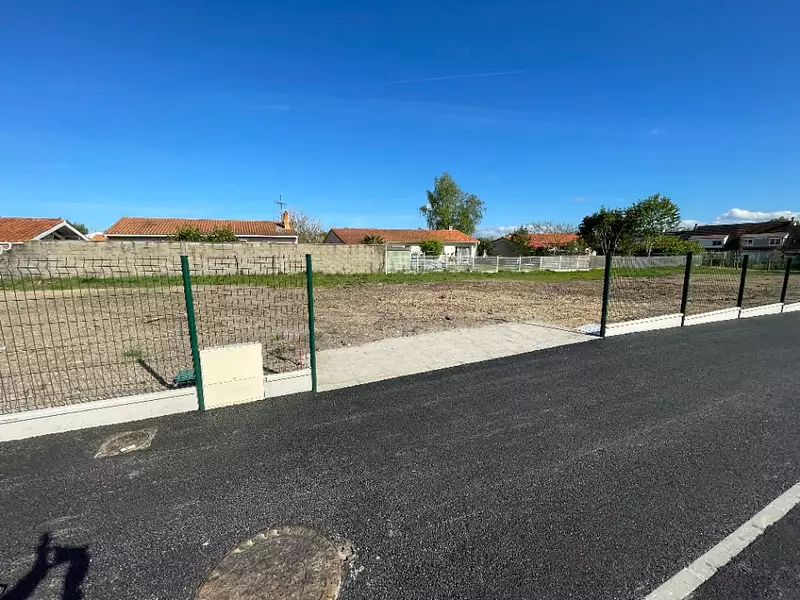 Terrain à bâtir, 400 m² - Saint-Médard-en-Jalles (33160)