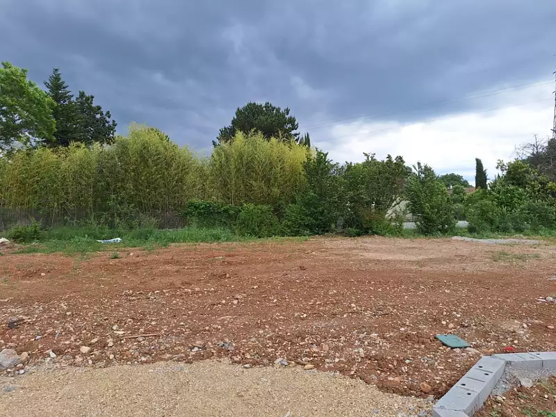 Terrain à bâtir, 295 m² - Volx (04130)