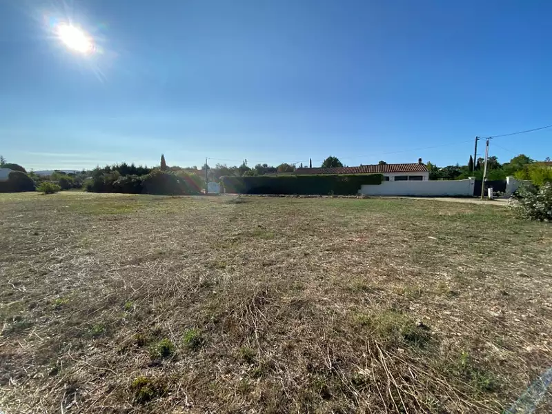 Terrain à bâtir, 944 m² - Garéoult (83136)