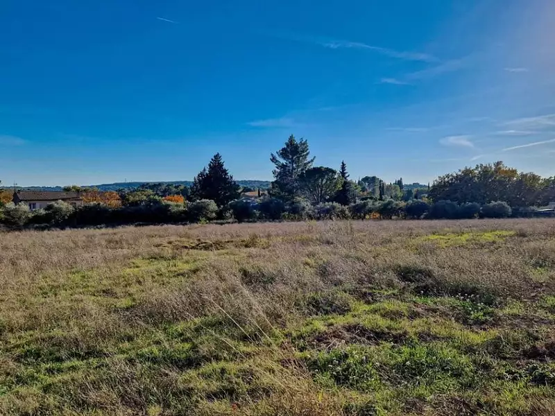 Terrain à bâtir, 617 m² - Lorgues (83510)