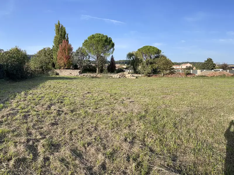 Terrain à bâtir, 600 m² - Pignans (83790)