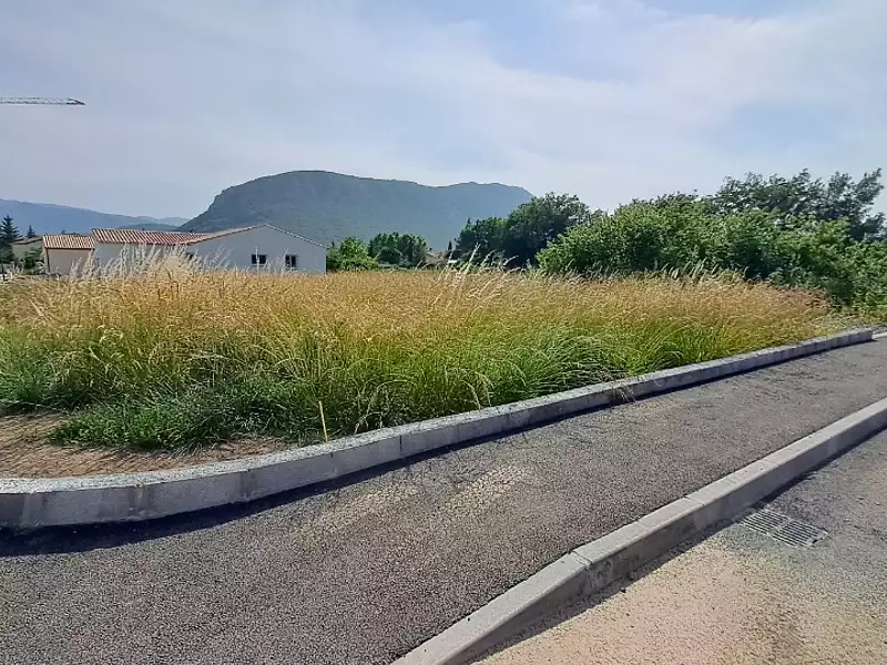 Terrain à bâtir, 402 m² - Laragne-Montéglin (05300)