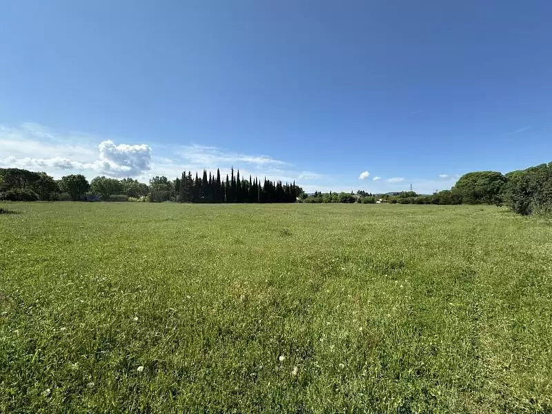 Terrain à bâtir, 241 m² - Pertuis (84120)
